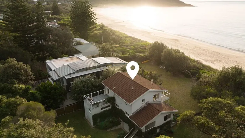 Daybreak Mollymook - Step from your door, onto the sand of Mollymook Beach - Image 1