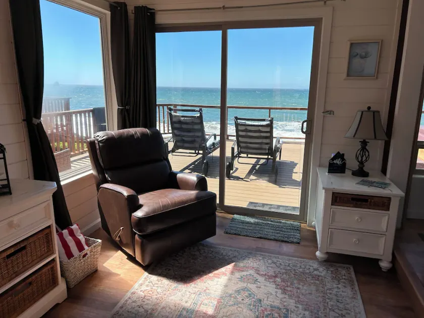 Ocean Front Cabin 15 with Jacuzzi & Sensational Views (Private Beach Owned by White Rock Resort) - Image 1