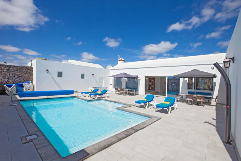Villa Cartaphilus: 6 habitaciones, aire acondicionado gratuito, piscina climatizada eléctricamente, WiFI gratis - Image 1