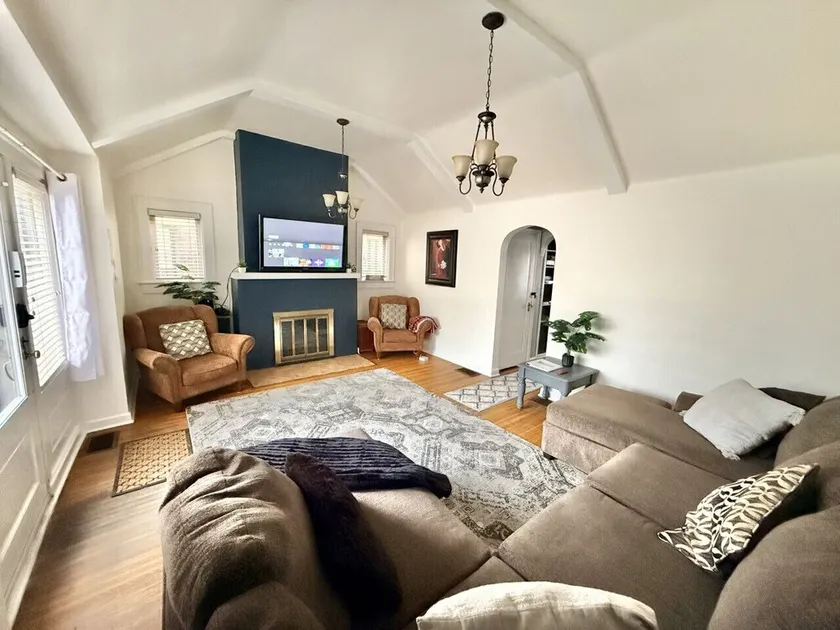 *King Bed*Broad Ripple*Near Downtown*Bonfire*Patio - Image 1