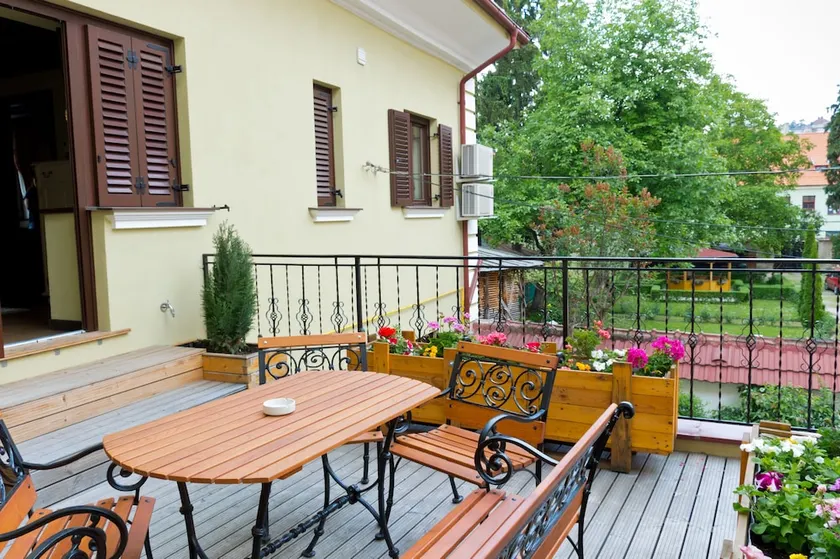 Arina Apartments - Image 1