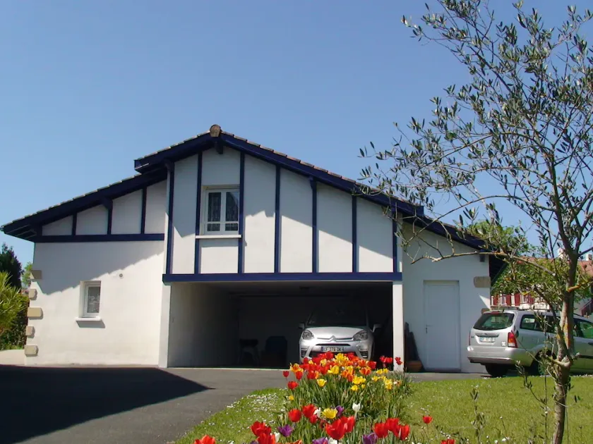 House, 1 bedroom, sleeps 2, quiet area, fully equipped - Image 1