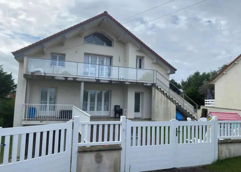 CABOURG/LE HOME: Supervised beach 100 m'away. Close to thalasso and golf.  - Image 1