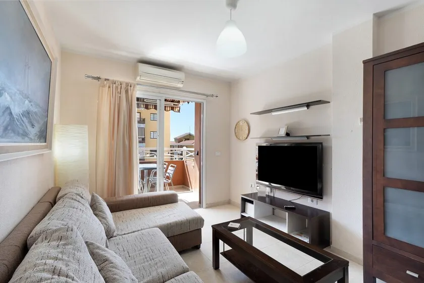 Vacation Home \"Vivienda Vacacional Maravillosa\" with Sea View, Shared Pool & Wi-Fi - Image 1