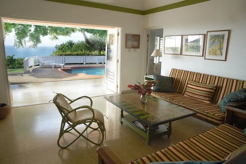 Miss P's Place Hermosa villa con vista al mar, paseo a la playa, WiFi, personal - Image 1