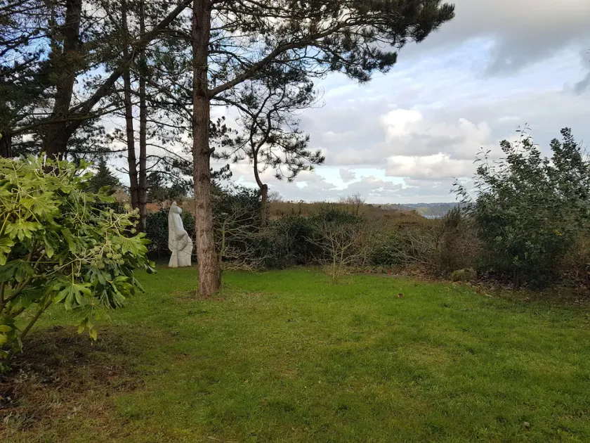 Small house by the sea - Image 1