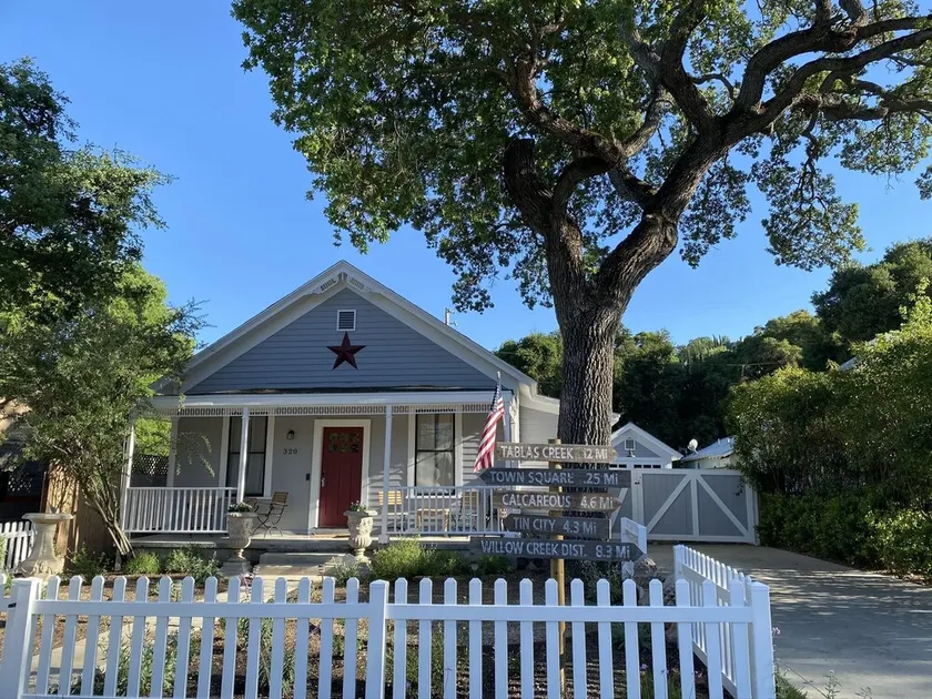 Walk only two blocks to downtown with private backyard space! Pet-Friendly! - Image 1