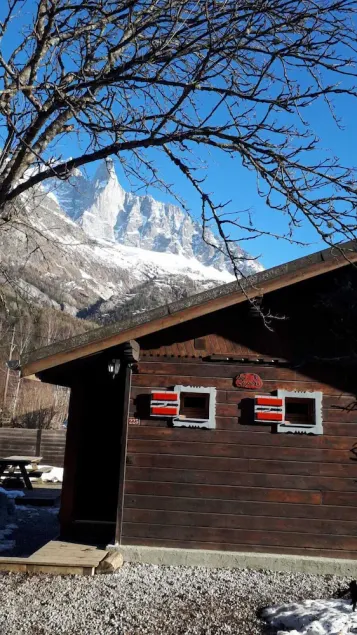 # Uafhængig hytte, mezzanin, lukket have, terrasse, parkering, mod Mont-Blanc - Image 1