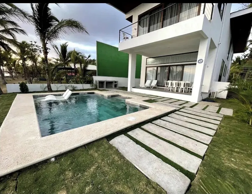 Stunning contemporary beach front villa - Image 1
