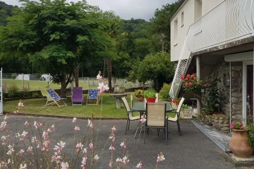 APARTMENT OVERLOOKING PIC DU VISCOS AND CABALIROS GROUND FLOOR 4 PEOPLE - Image 1