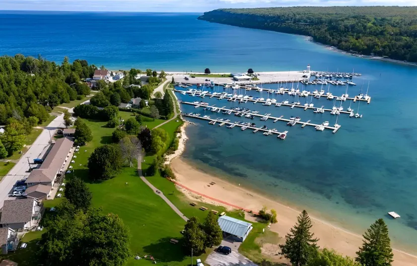 Lions Head Beach Motel & Cottages - WATERFRONT - Image 1