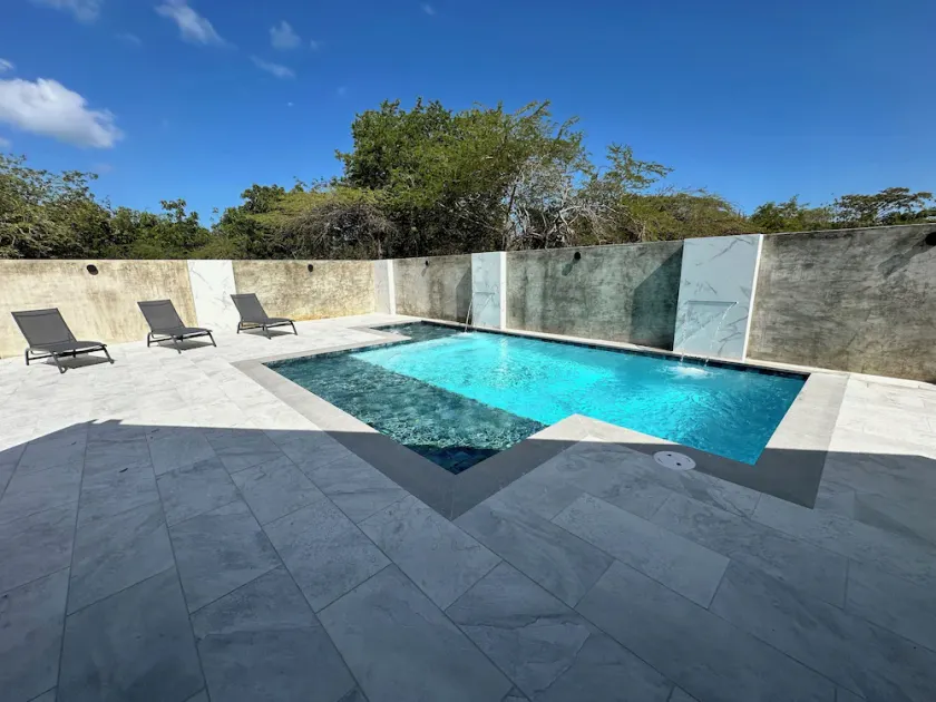 4 bedroom house with private pool, sleeps 15, WiFi, near Combate - Image 1