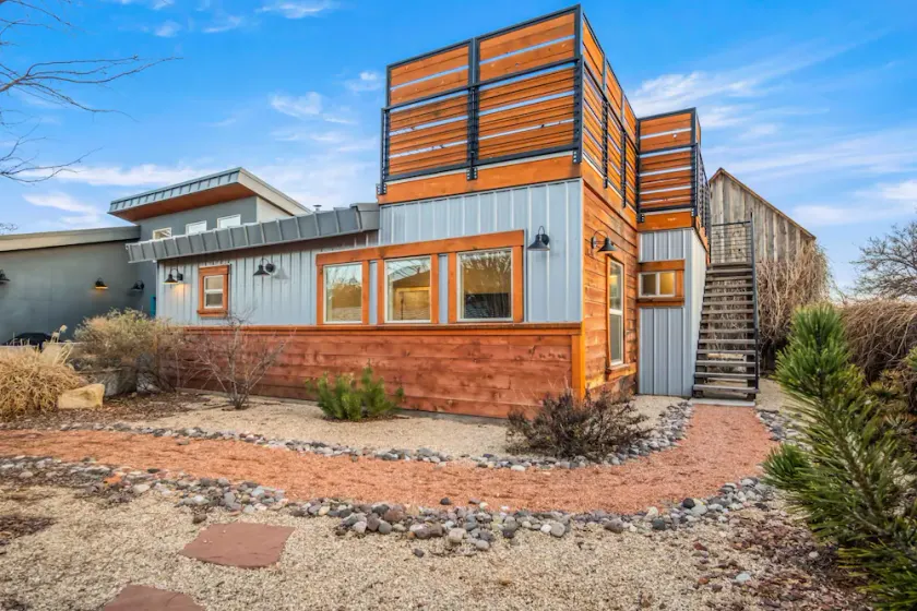 Timber & Tin G 2Bed 2Bath w Pool & Rooftop Deck - Image 1