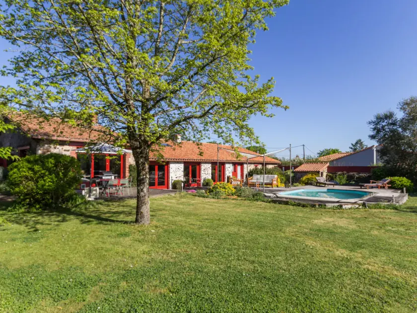 Spacious family lodge with natural pool, near Nantes - Image 1