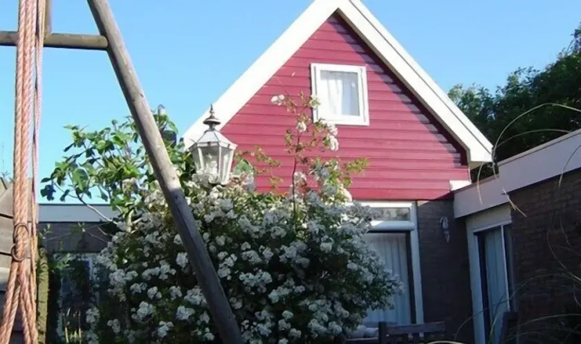 Geräumiges Strandhaus mit eigenem Garten, 2 Gehminuten vom Meer entfernt - Image 1