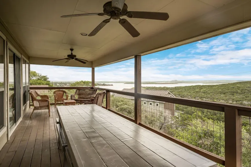 NEUES Haus am Canyon Lake mit wunderschönem Ausblick - Image 1