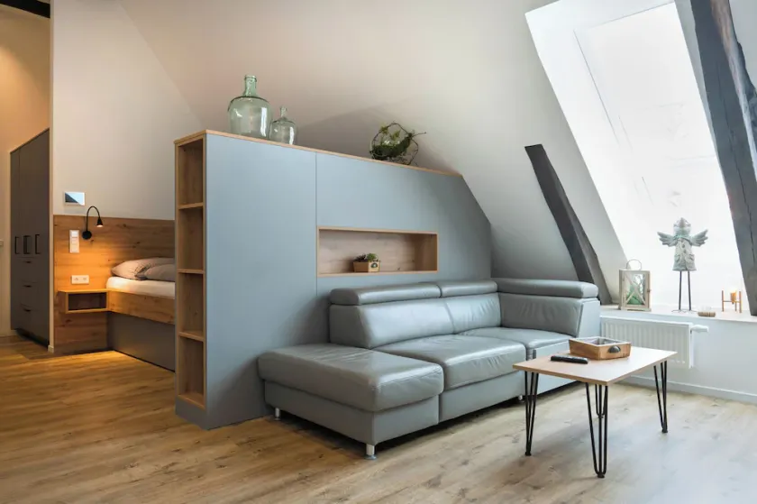 The approx. 50 m², lovingly furnished 2-room apartment is located in the heart of Bad Zwischenahn and offers the perfect retreat for couples or solo travelers. The modern top-floor apartment impresses with its stylish design. - Image 1