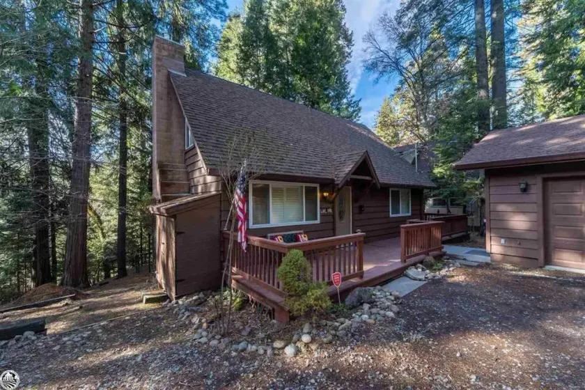 Kid & Pet Friendly Beautiful Fully Functioning Cabin Sleeps 8 - Image 1