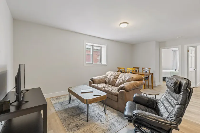 2 Bedroom Apartment In Exeter - Bo's BNBs Unit 3 - Image 1