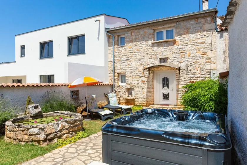 House with jacuzzi, for 2-4 people, pets allowed - Image 1