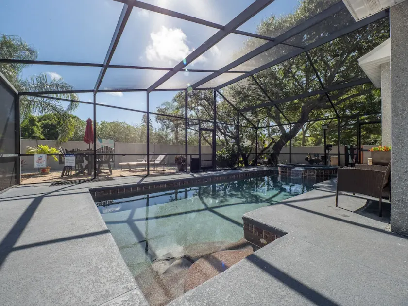 Screened Heated Pool & Hot Tub with Golf Cart - ONE Block to the BEACH! - Image 1