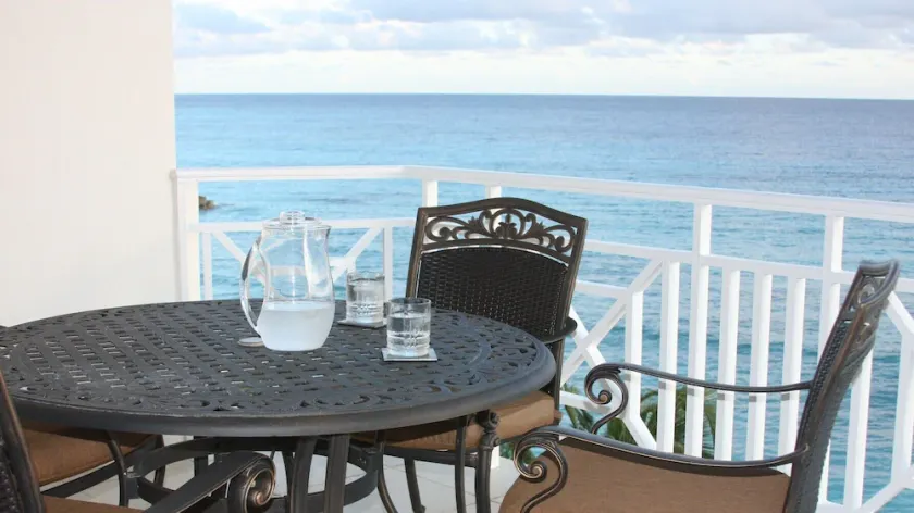 Totalmente equipado y equipado, condominio frente al mar espacioso - Image 1