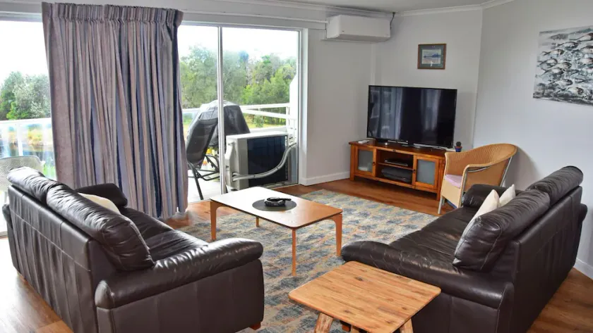 Ocean Shores Apartment 14 - Bring your own linen. - Image 1