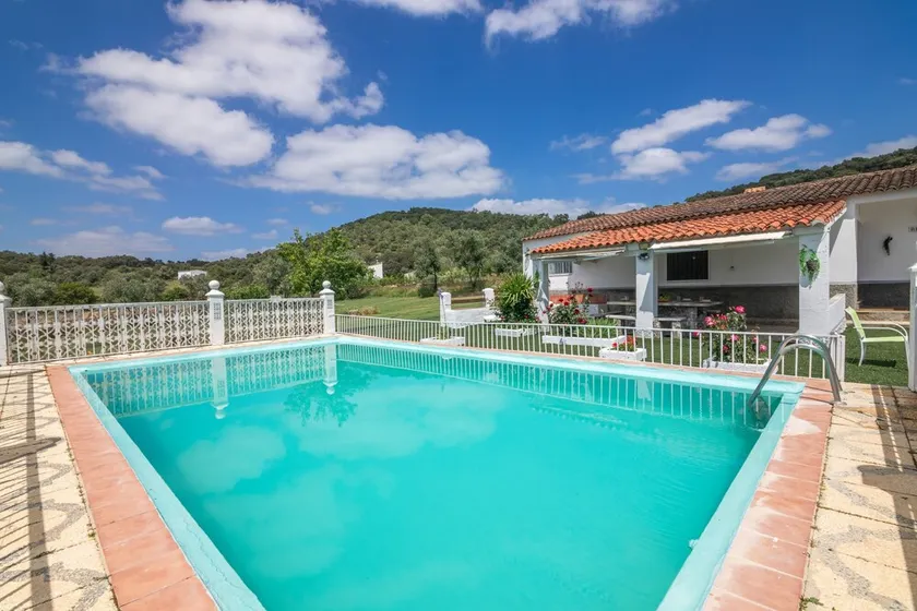 Villa 'La Blanca De Aroche' con vistas a la montaña, piscina privada y Wi-Fi - Image 1