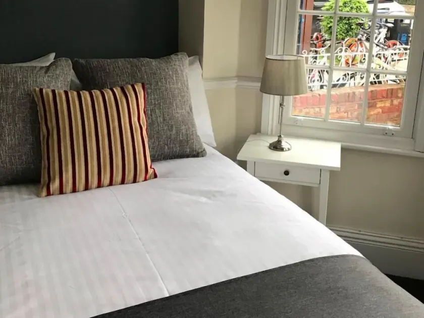 Comfort Double at Botley Town House - Image 1