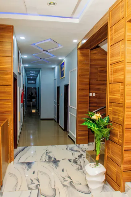 Del Migos Hotel & Suites - Image 1