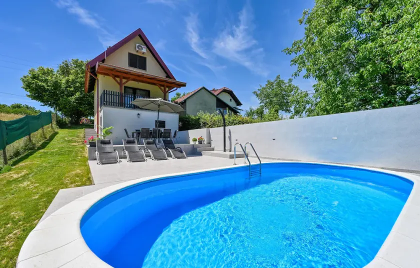 Stunning home in Seketin - Image 1