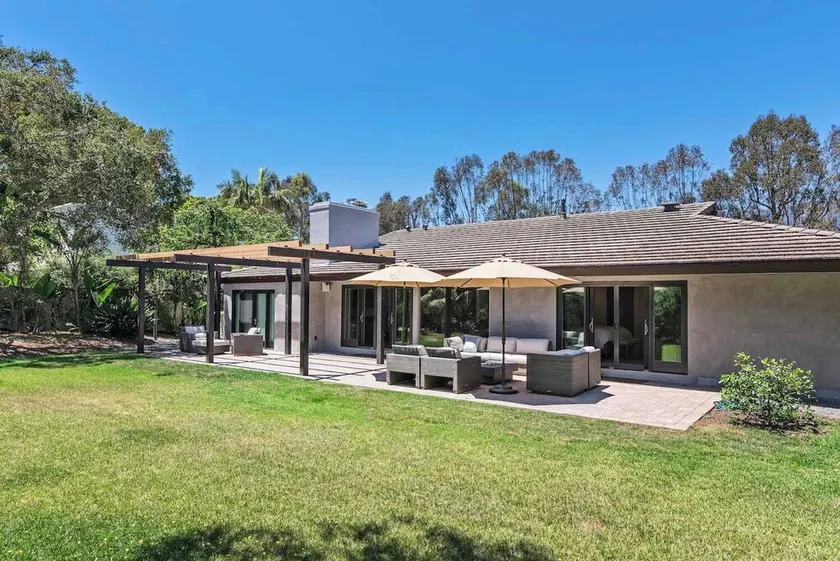 Modern Serenity Luxury with Expansive Backyard - Image 1