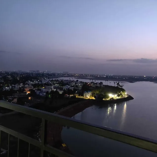 Amazing Lake View Sky Condo | Luxury 3 Bedroom Apartment in the city - Image 1