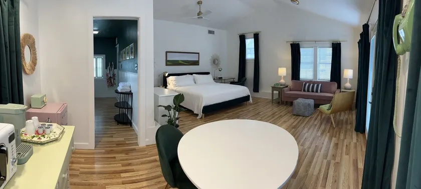 Spacious guesthouse located in the heart of Weatherford. - Image 1