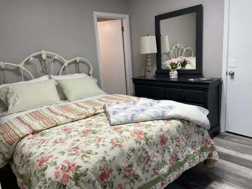 Loft apartment on Clifton, TN  Main Street Convenient, Cozy and Clean <br> - Image 1