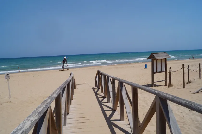 House 6 pers, 700m from the beach in residential with swimming pool - Image 1