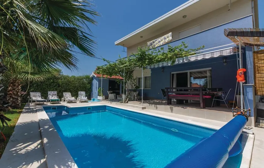 Awesome home in Kastel Luksic - Image 1