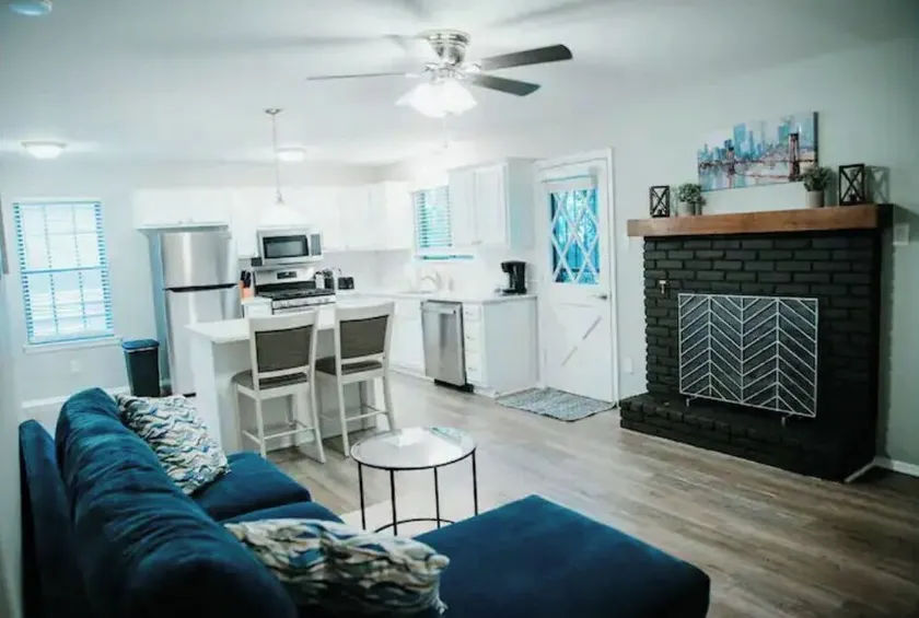 Double Diamond Rentals - Modern Home For Travelers - Image 1