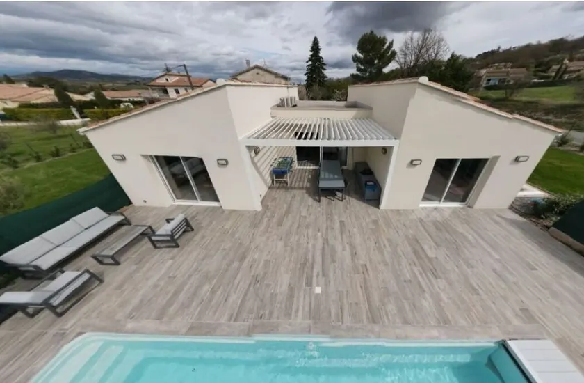 Comfortable single-storey villa, sleeps 6, with heated pool - Image 1