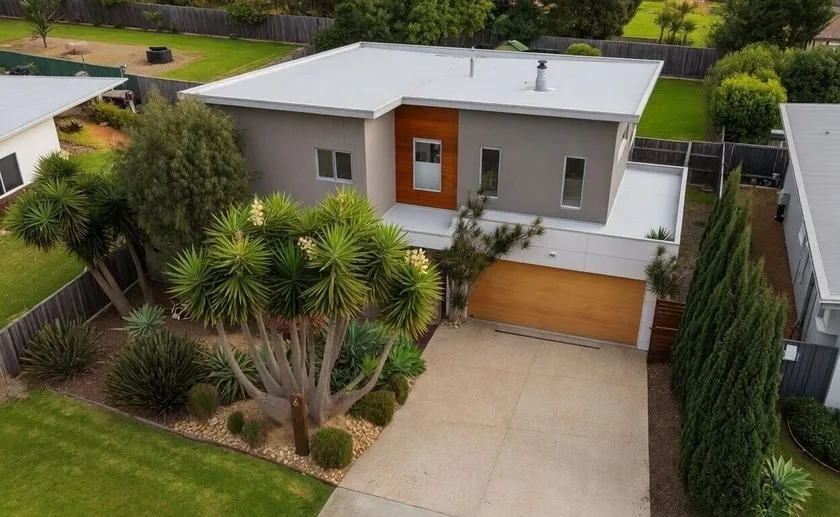 Amazing views, Modern Beach House in great location close to beach. - Image 1