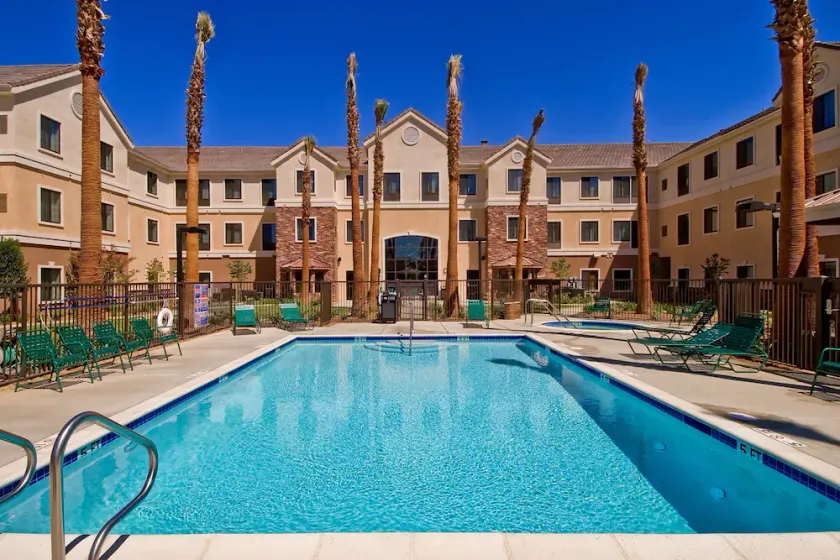 Studio Suite w/ Full Kitchen in Palmdale, CA - Image 1