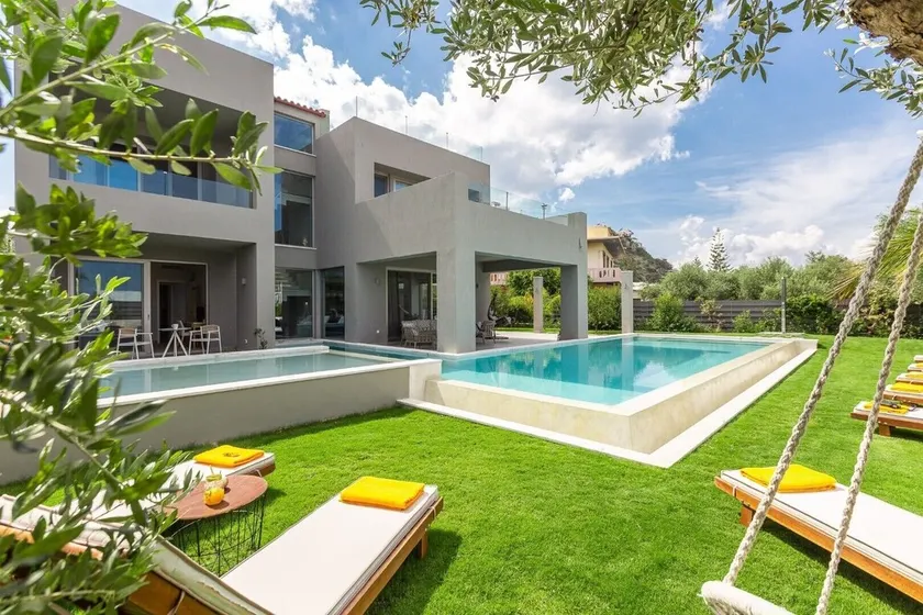 Lux Villa 200mt to beach★HEATED Pool /Hydromassage ★BBQ ★Walk to everything ★ - Image 1