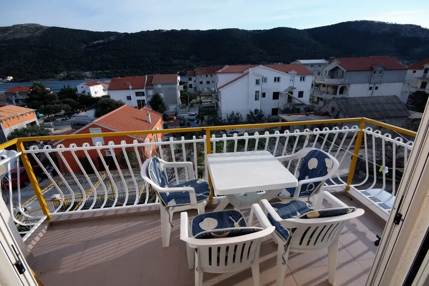 1-Zimmer-Ferienwohnung mit Balkon und Meerblick Grebastica, Sibenik (A-4867-a) - Image 1