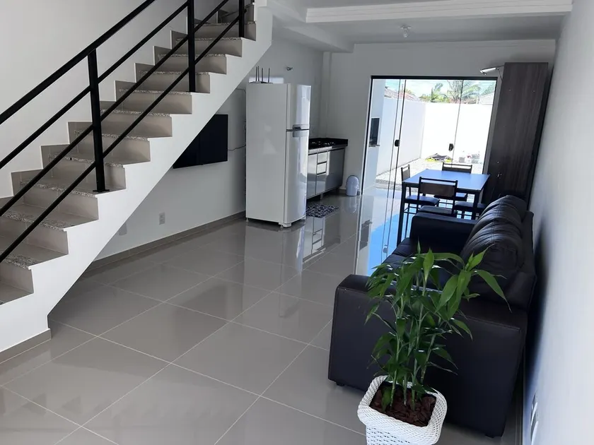Two-story house 450m from the sea in Brisas de São Chico. - Image 1