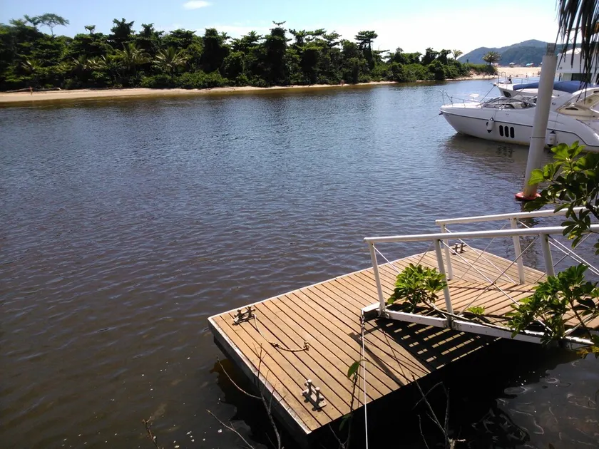 Paradisiac House in Barra do Una, in front of the beach, with access to boats. - Image 1