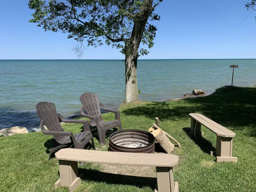 Enjoy the views at this Gorgeous Lakeside Get-away! - Image 1
