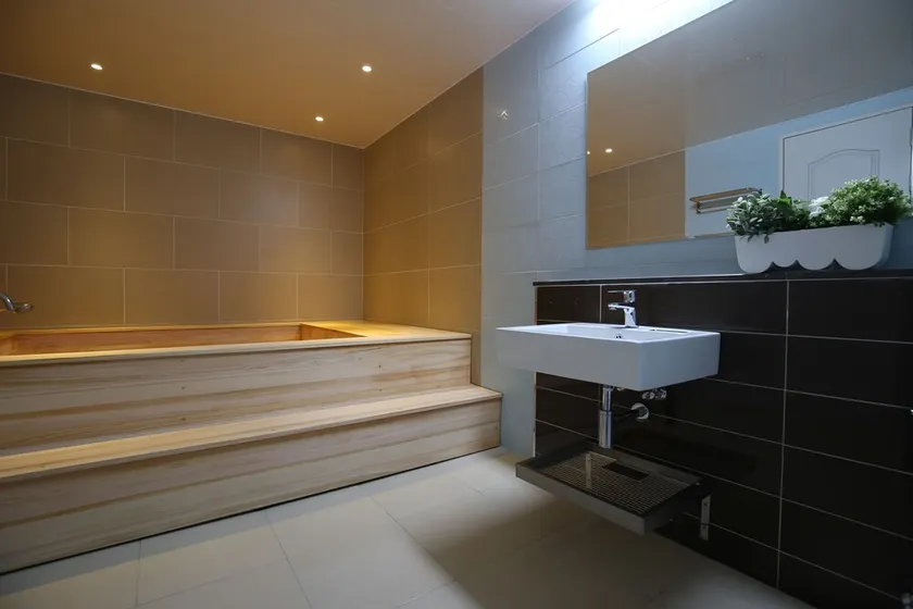 R.I Spa Hotel - Image 1
