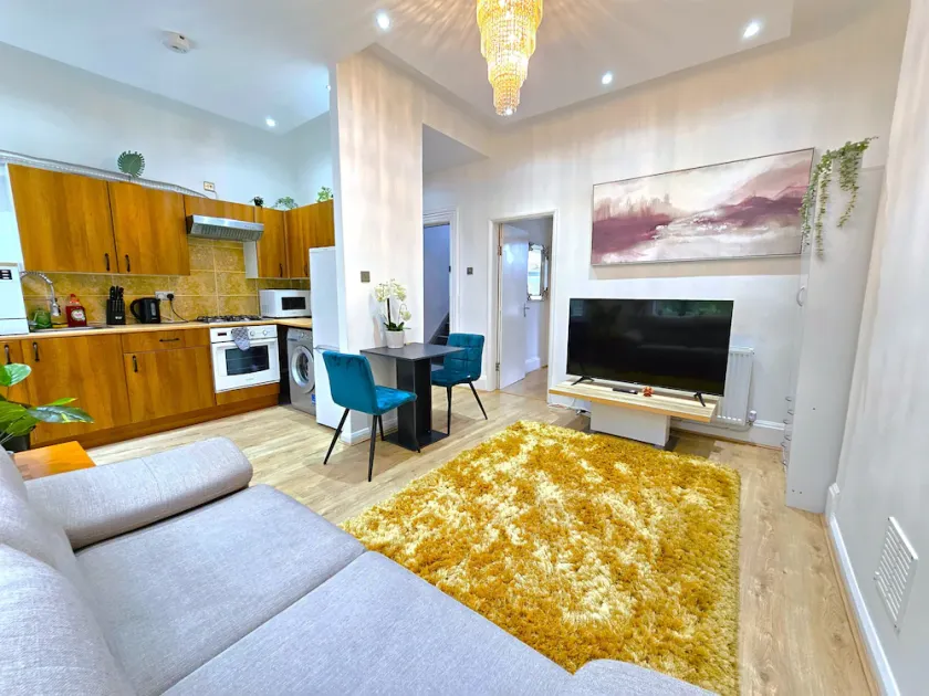 Botanic Apartment Central-Parking-sleep3 - Image 1