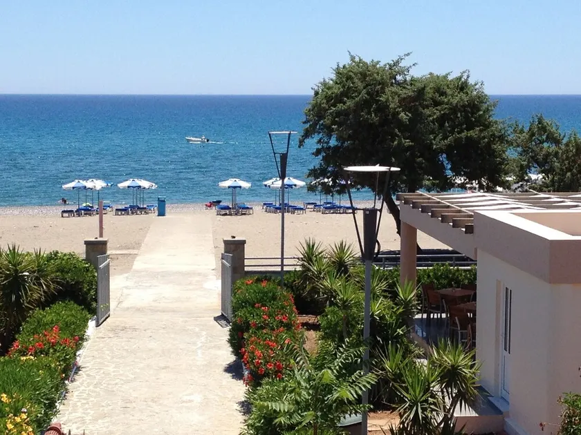 Amaryllis front beach hotel - Image 1