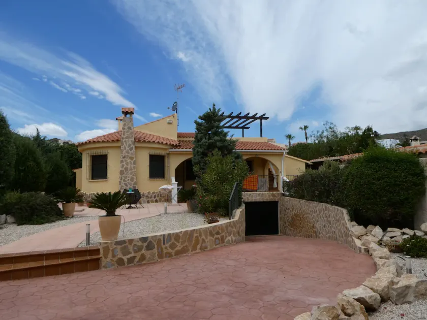 Super Villa Oriola med privat pool i härlig spansk trädgård - Image 1